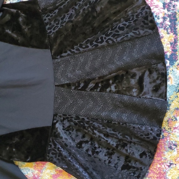 LOGO Lavish Black Pointe Velvet Tuxedo Blazer Jacket - Picture 6 of 6